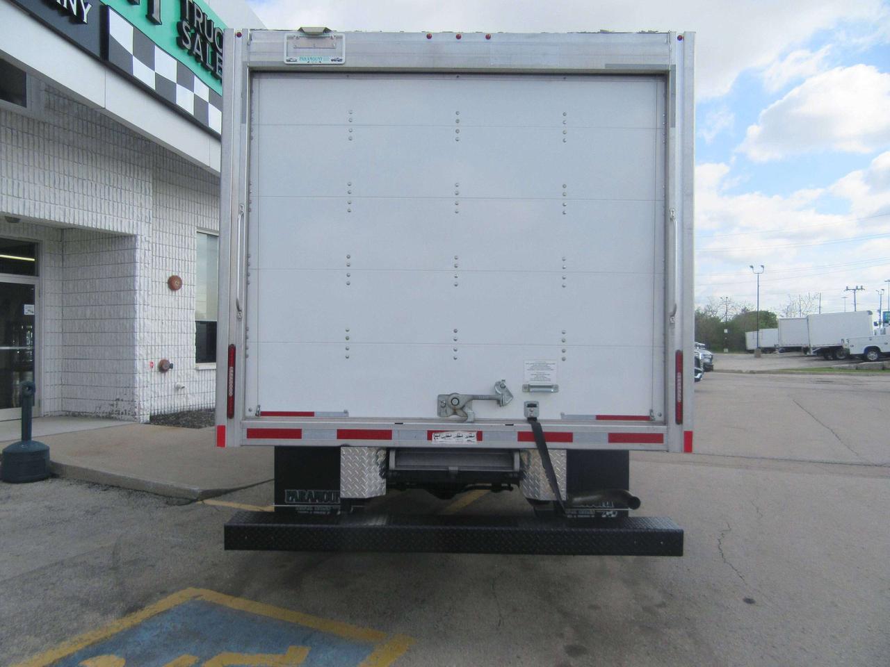 2024 GMC GMCSavana 4500 GAS 16FT BOX CUBE VAN WITH RAMP Photo3