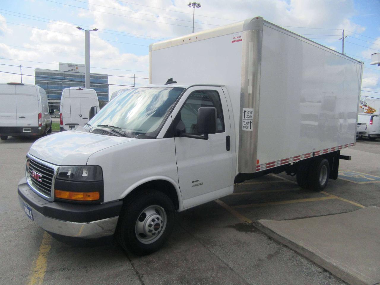 2024 GMC GMCSavana 4500 GAS 16FT BOX CUBE VAN WITH RAMP Photo