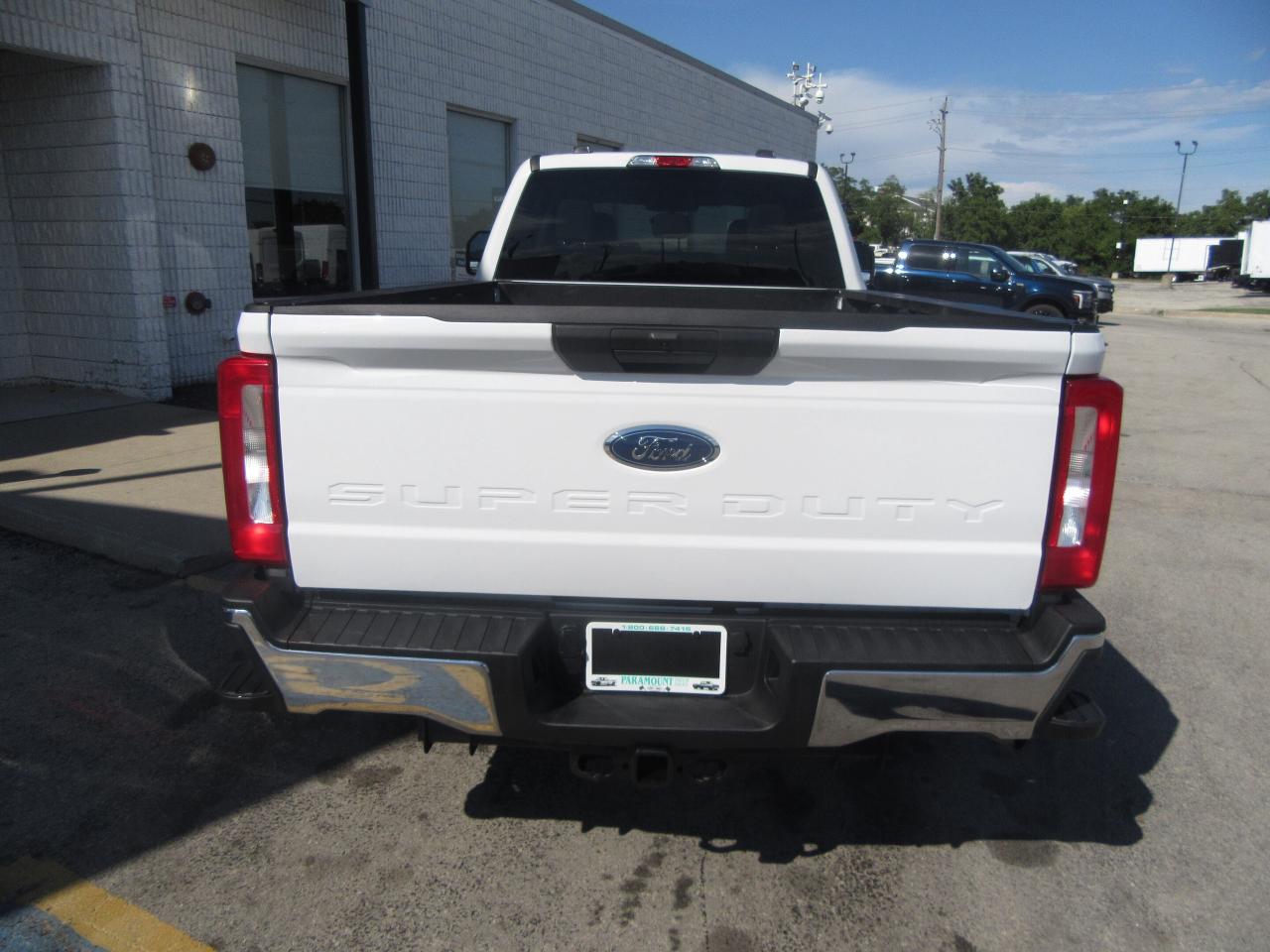 2024 Ford F-250 CREW CAB 4X4 XLT 8FT LONG BOX PICKUP TRUCK Photo3