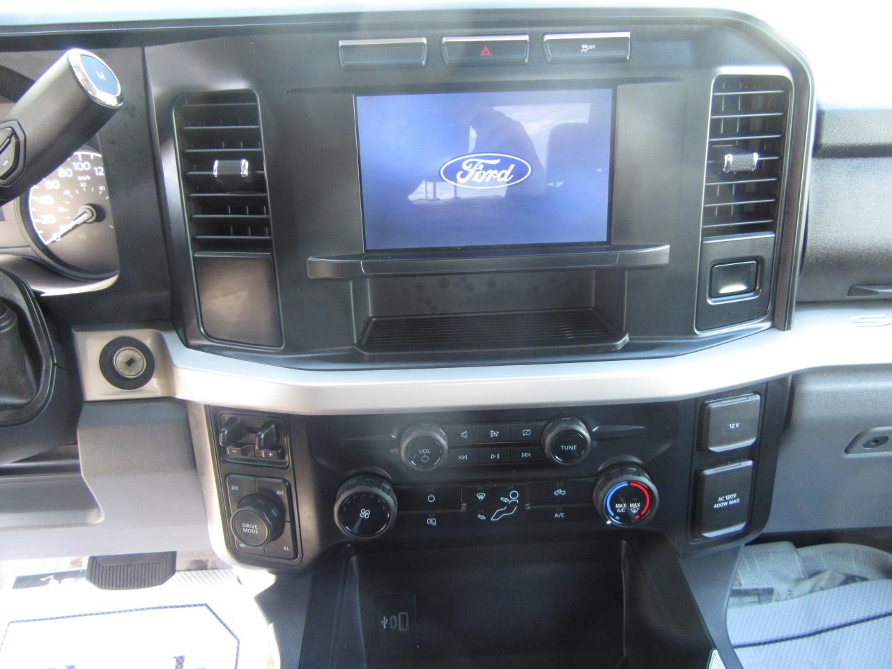 2024 Ford F-250 CREW CAB 4X4 XLT 8FT LONG BOX PICKUP TRUCK Photo