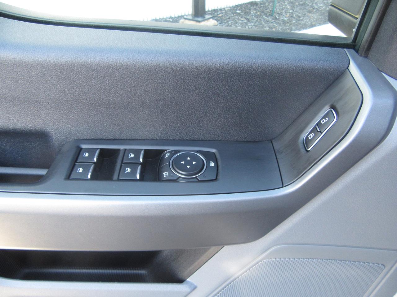 2024 Ford F-250 CREW CAB 4X4 XLT 8FT LONG BOX PICKUP TRUCK Photo