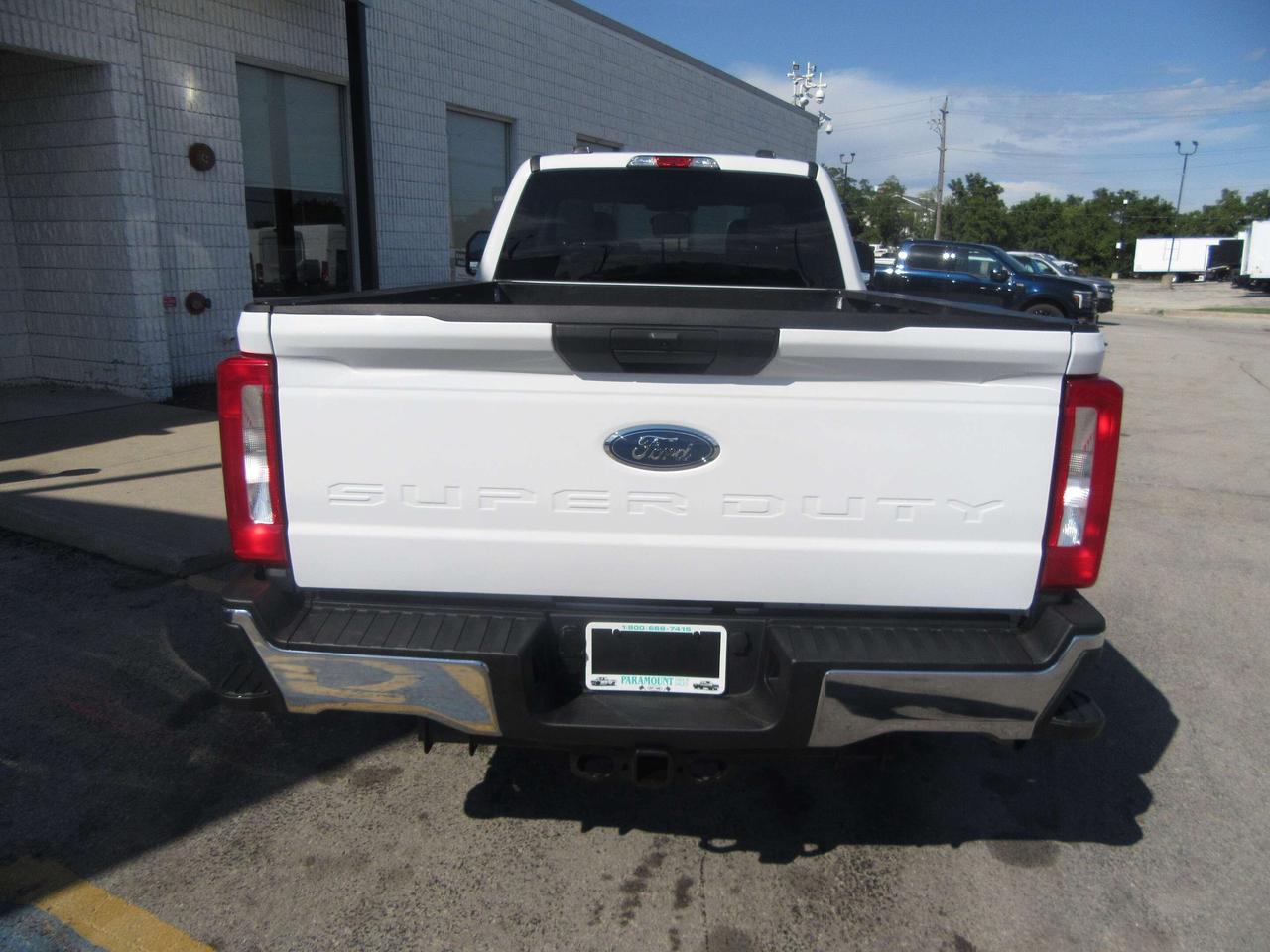 2024 Ford F-250 CREW CAB 4X4 XLT 8FT LONG BOX PICKUP TRUCK Photo3
