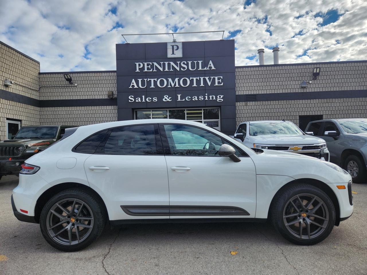 2024 Porsche Macan T AWD, PREMIUM PLUS,360 CAM, CARPLAY, SPORT CHRONO Photo