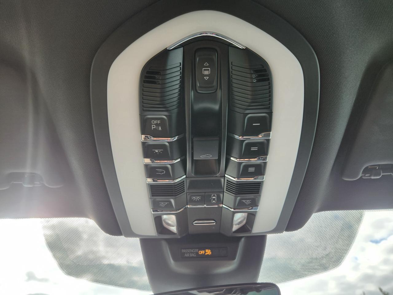 2024 Porsche Macan T AWD, PREMIUM PLUS,360 CAM, CARPLAY, SPORT CHRONO Photo