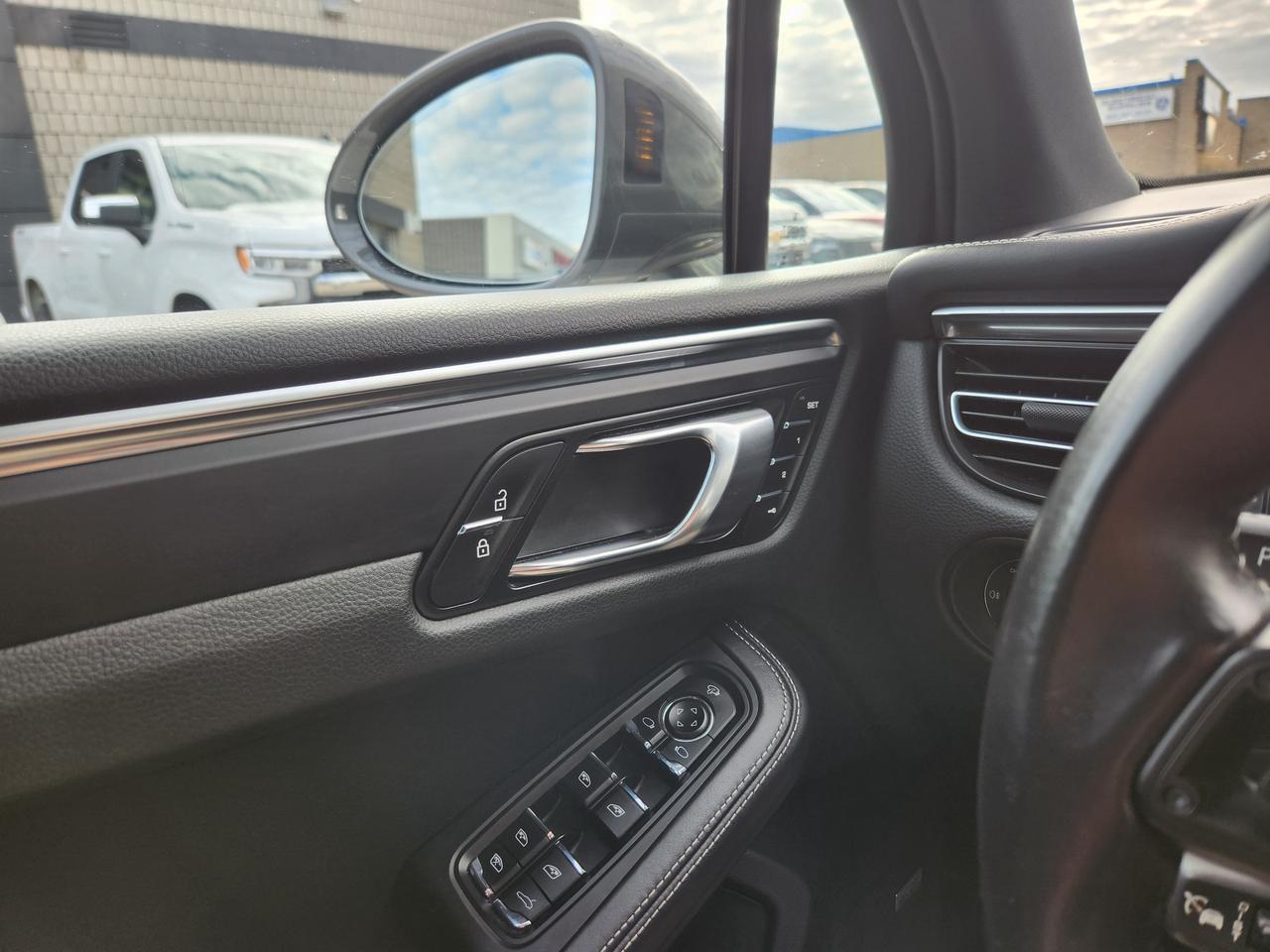 2024 Porsche Macan T AWD, PREMIUM PLUS,360 CAM, CARPLAY, SPORT CHRONO Photo