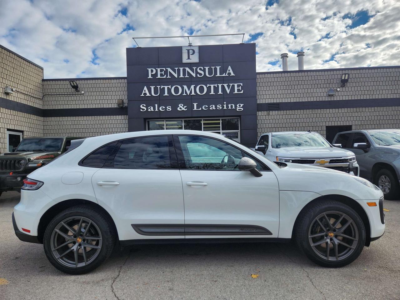 2024 Porsche Macan T AWD, PREMIUM PLUS,360 CAM, CARPLAY, SPORT CHRONO Photo3