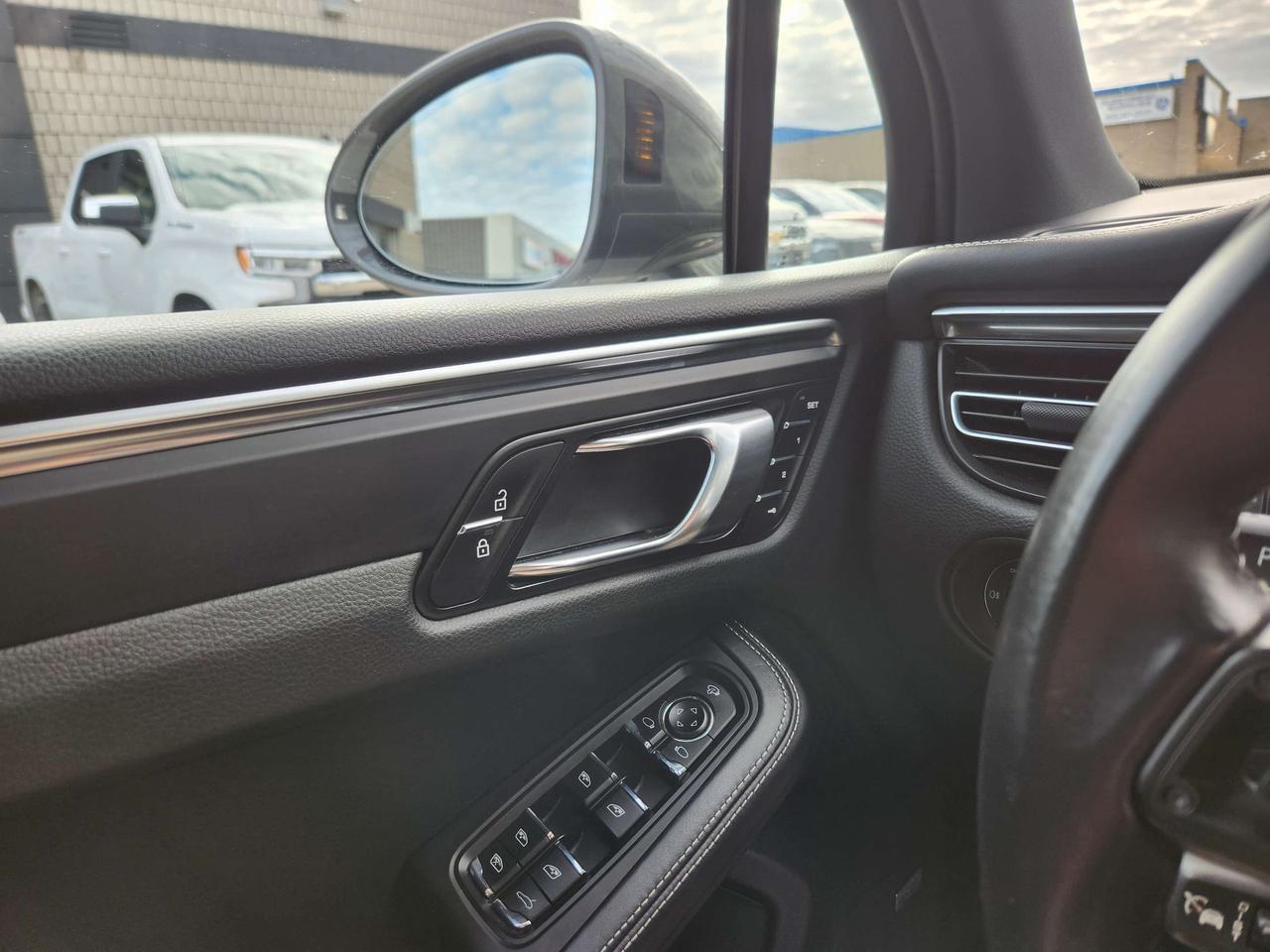 2024 Porsche Macan T AWD, PREMIUM PLUS,360 CAM, CARPLAY, SPORT CHRONO Photo