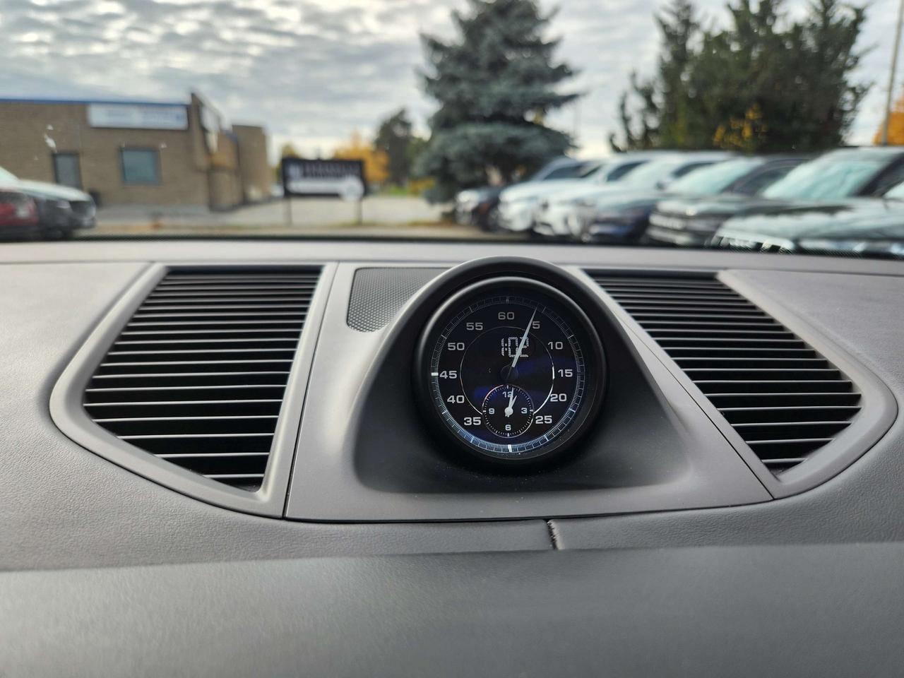 2024 Porsche Macan T AWD, PREMIUM PLUS,360 CAM, CARPLAY, SPORT CHRONO Photo