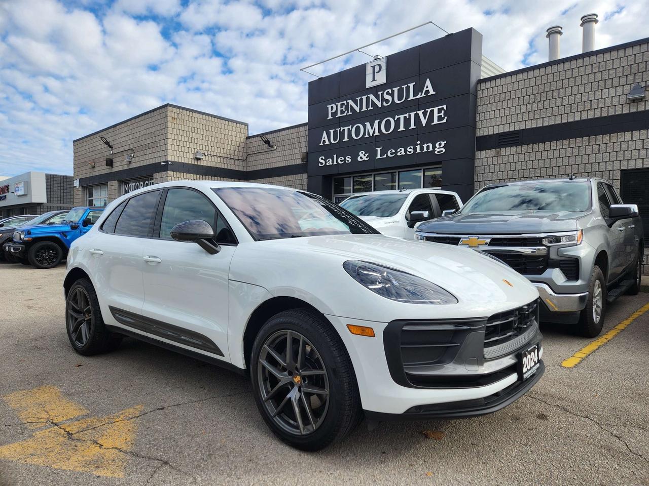 2024 Porsche Macan T AWD, PREMIUM PLUS,360 CAM, CARPLAY, SPORT CHRONO Photo0