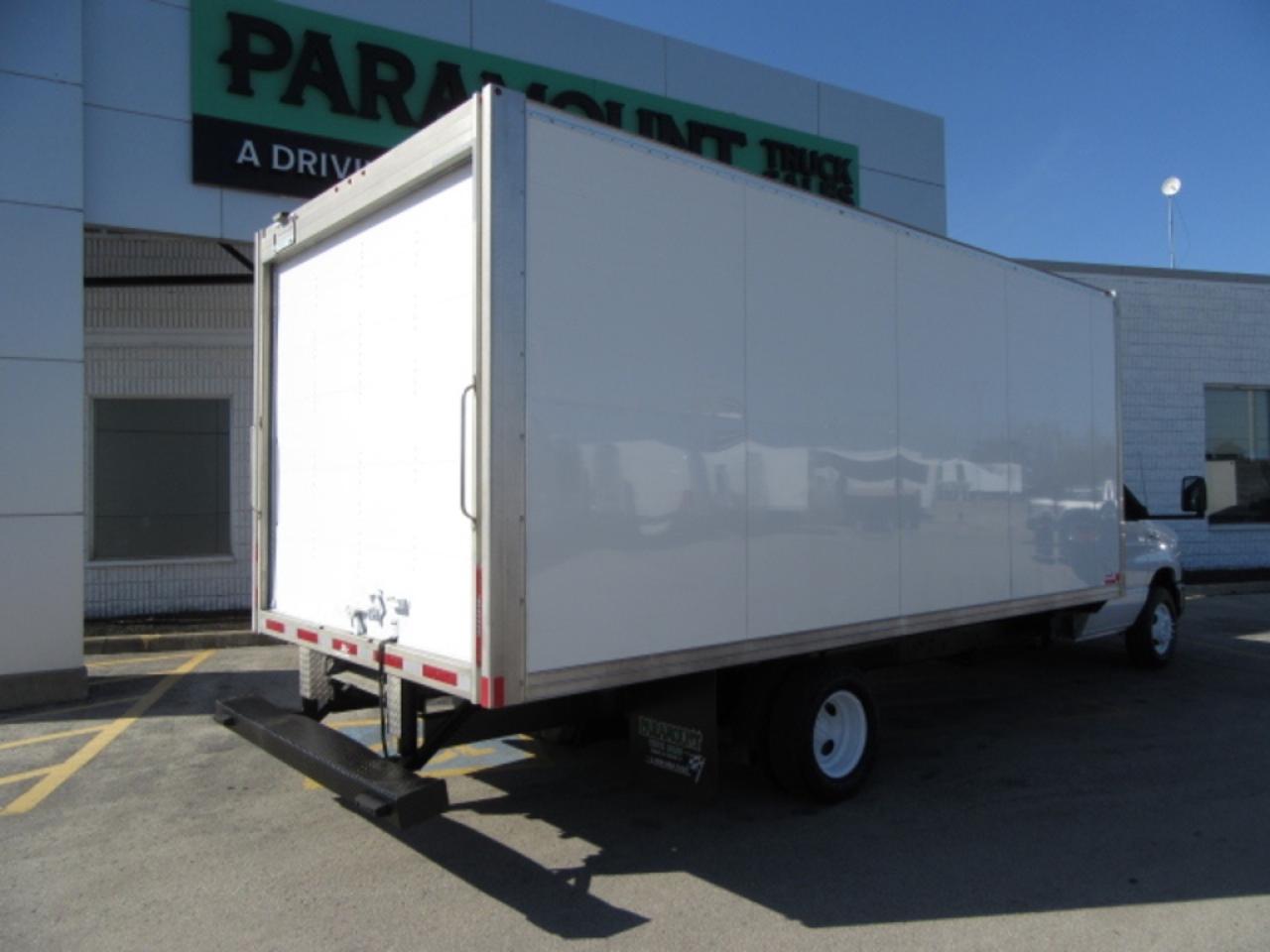 2022 Ford E-Series CUSTOM 18FT CUBE VAN HIGH BOX Photo