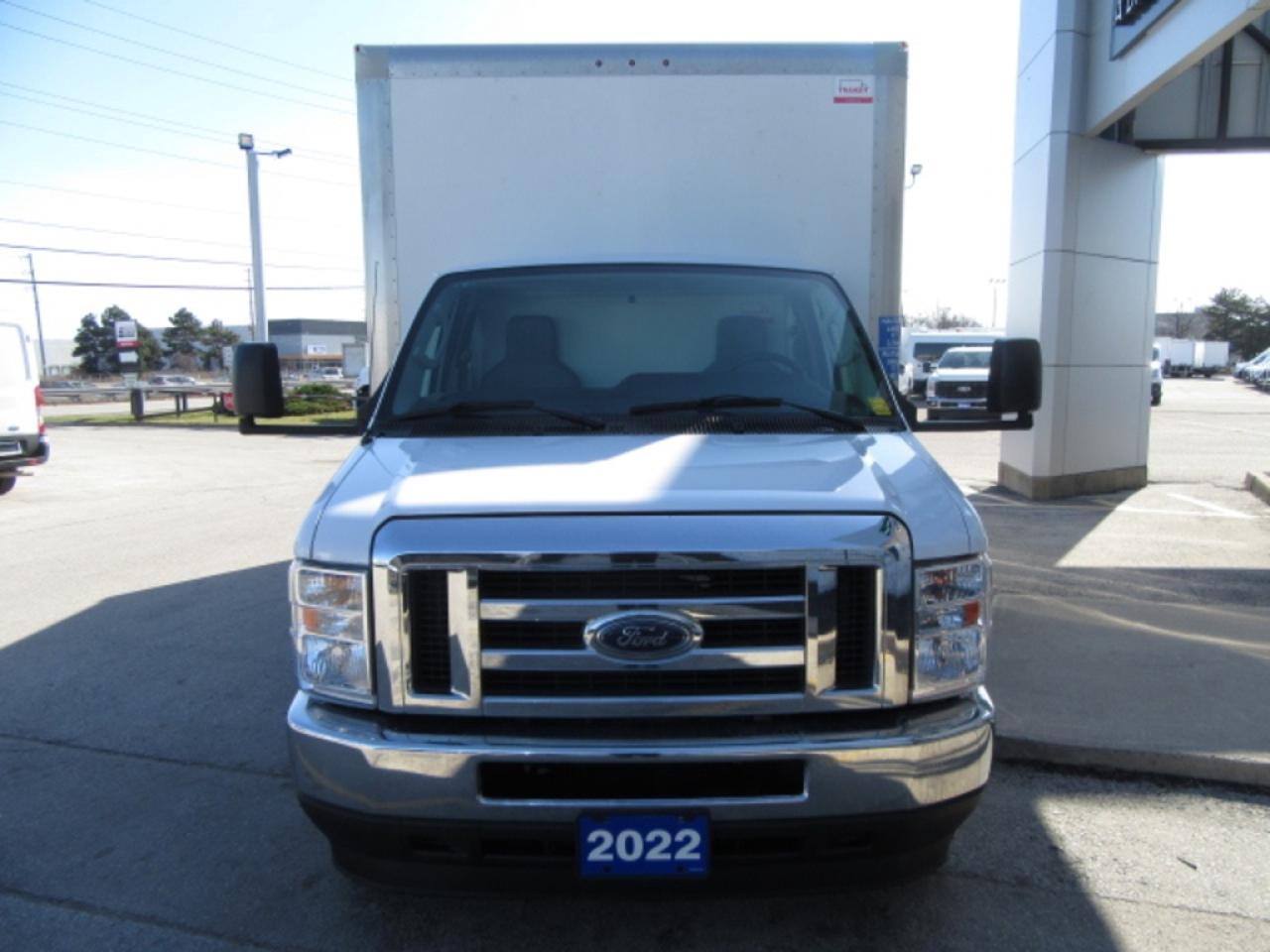 2022 Ford E-Series CUSTOM 18FT CUBE VAN HIGH BOX Photo