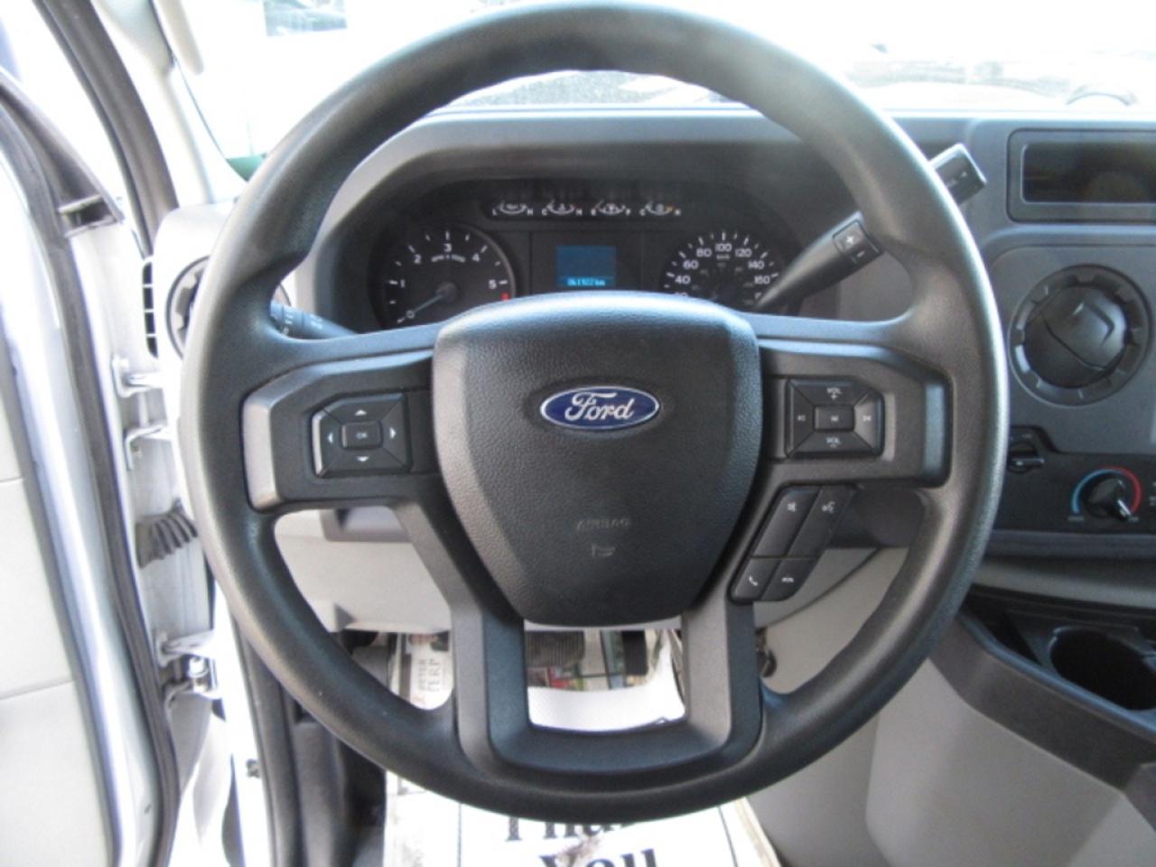 2022 Ford E-Series CUSTOM 18FT CUBE VAN HIGH BOX Photo