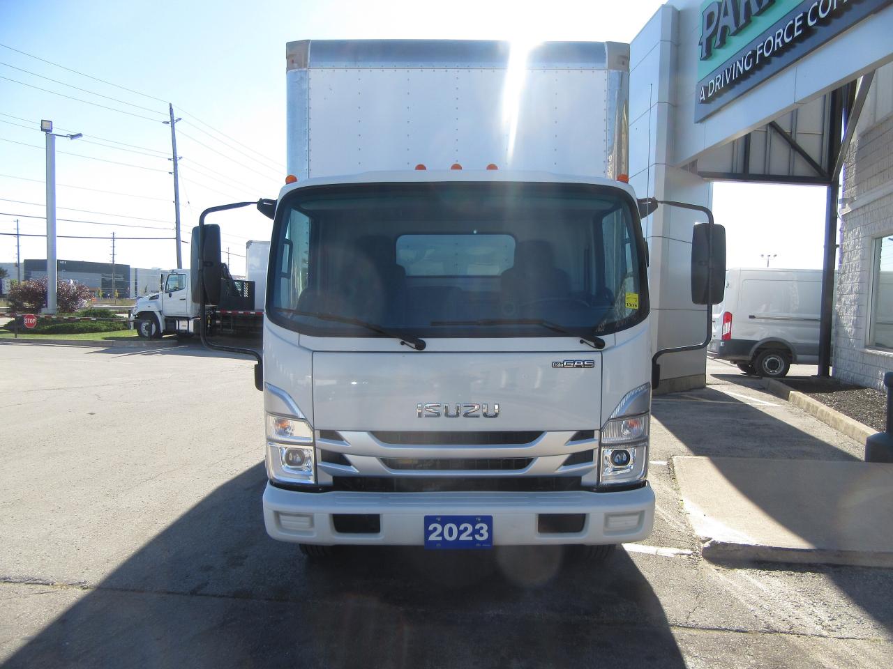 2023 Isuzu IsuzuNPR GAS 20FT HIGH & WIDE BOX POWER LIFT GATE Photo