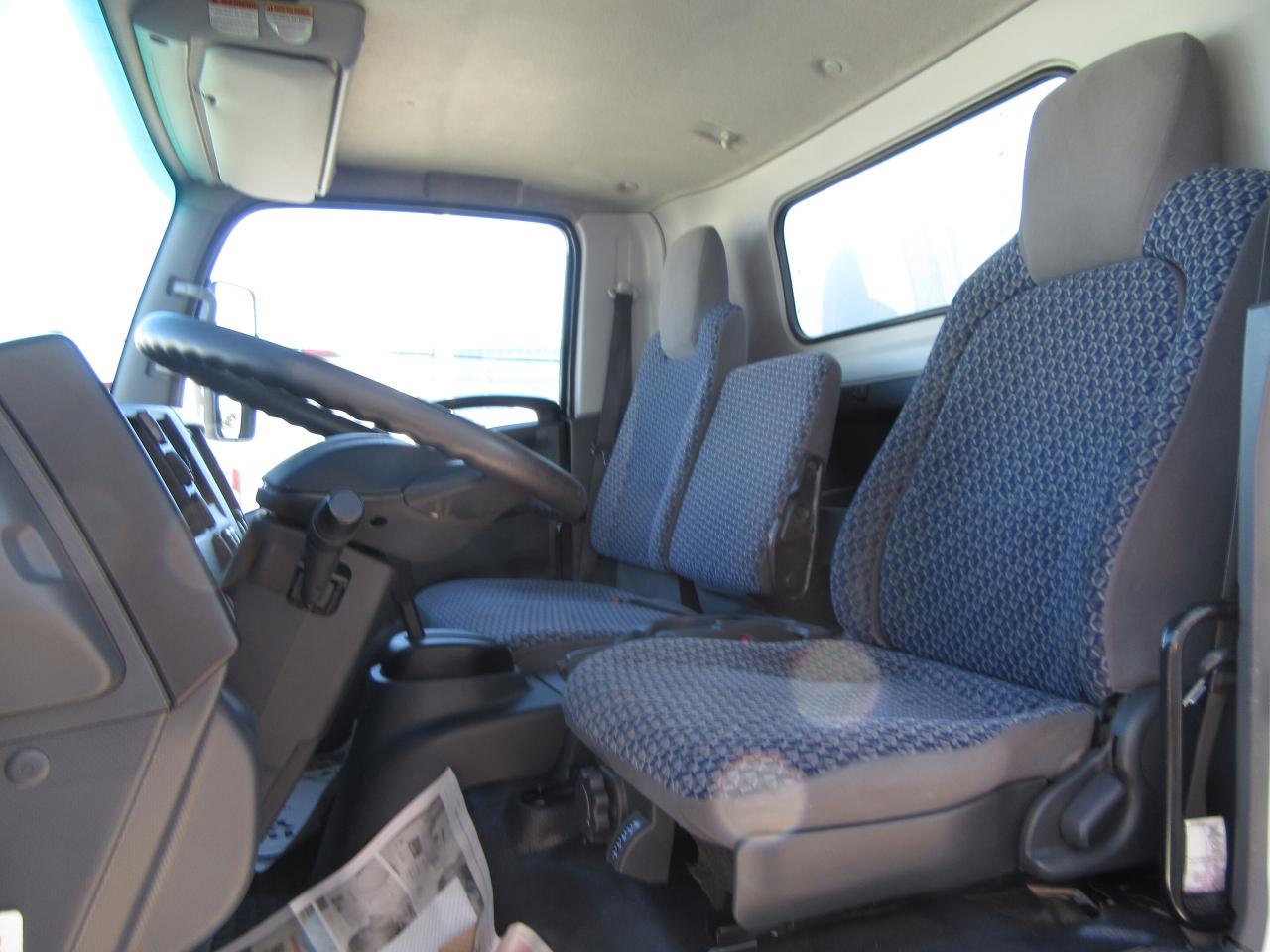 2023 Isuzu IsuzuNPR GAS 20FT HIGH & WIDE BOX POWER LIFT GATE Photo