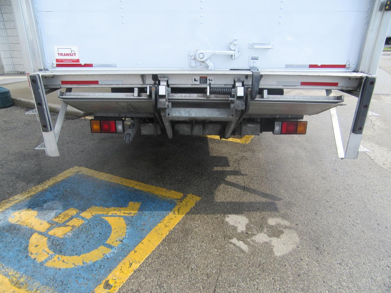 2023 Isuzu NPR GAS 20FT HIGH & WIDE BOX POWER LIFT GATE Photo