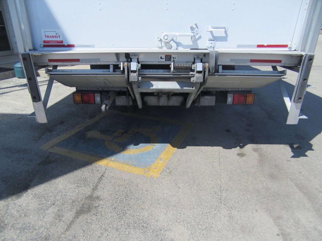 2023 Isuzu NPR GAS 20FT HIGH & WIDE BOX POWER LIFT GATE Photo
