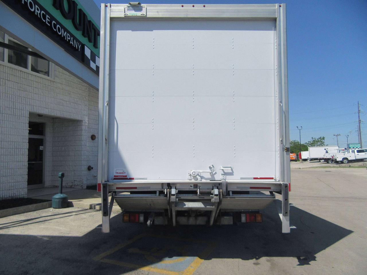 2023 Isuzu NPR GAS 20FT HIGH & WIDE BOX POWER LIFT GATE Photo3
