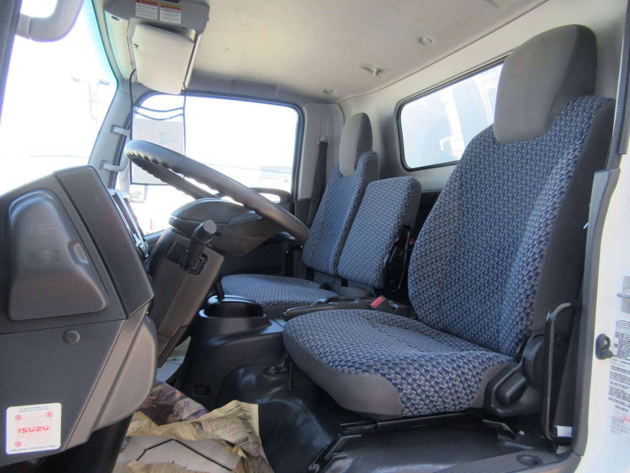 2023 Isuzu NPR GAS 20FT HIGH & WIDE BOX POWER LIFT GATE Photo