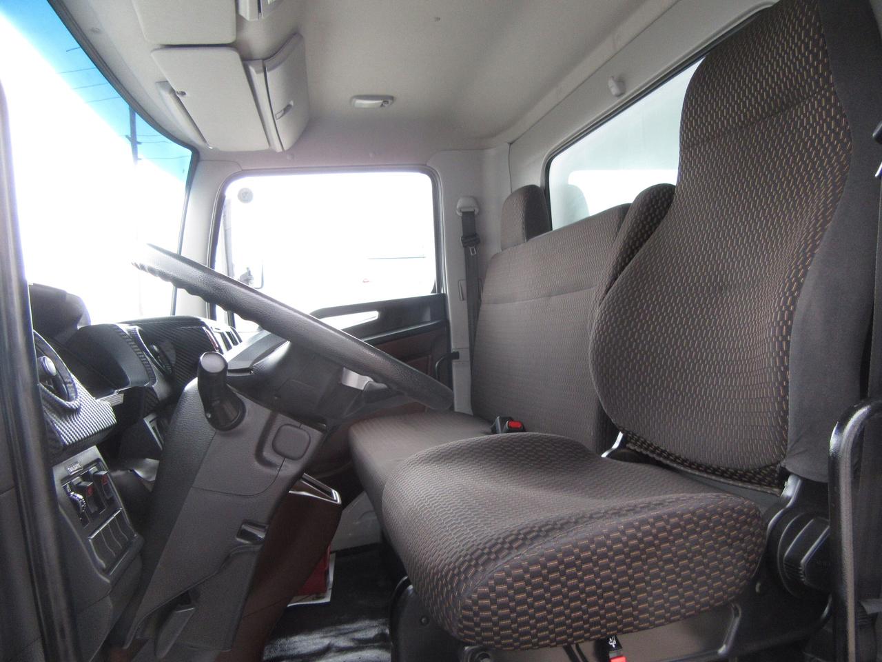 2023 Hino L7 WITH 26FT BOX LARGE ALUMINUM POWER LIFTGATE & RAMP Photo