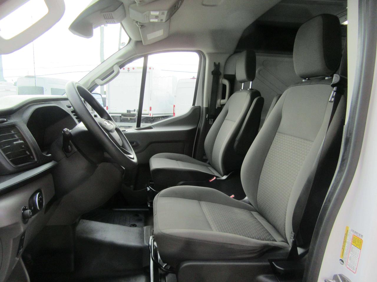 2025 Ford Transit T-150 LOWROOF 130 WB CARGO VAN Photo