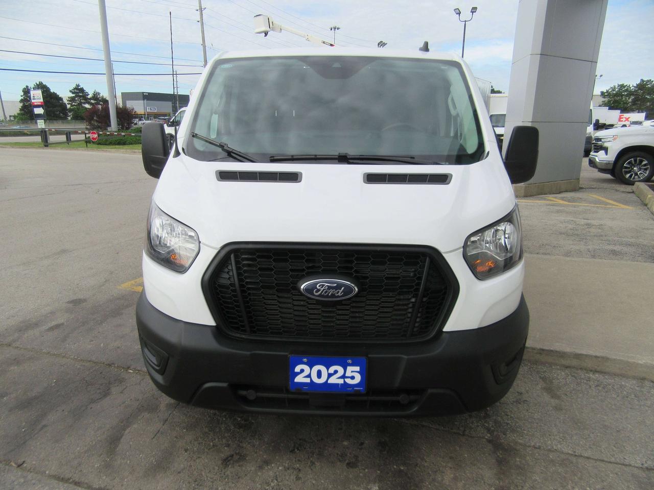 2025 Ford Transit T-150 LOWROOF 130 WB CARGO VAN Photo