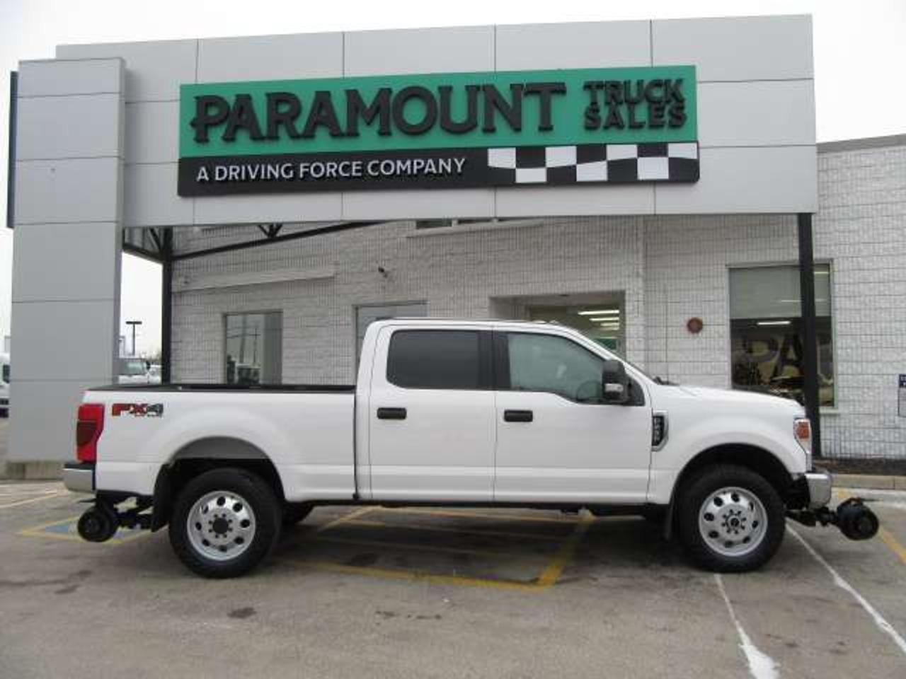 2024 Ford F-250 GAS CREW CAB 4X4 XLT 6.8FT BOX NEW HI-RAIL PACKAGE Photo1
