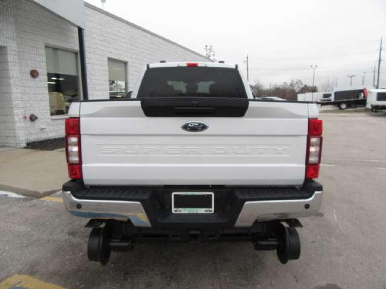 2024 Ford F-250 GAS CREW CAB 4X4 XLT 6.8FT BOX NEW HI-RAIL PACKAGE Photo