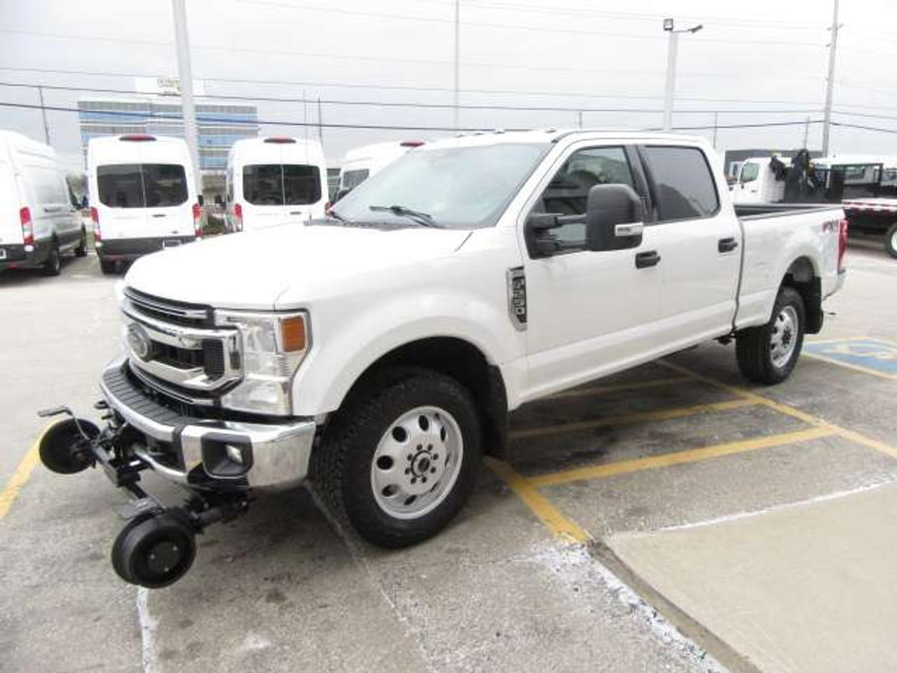 2024 Ford F-250 GAS CREW CAB 4X4 XLT 6.8FT BOX NEW HI-RAIL PACKAGE Photo