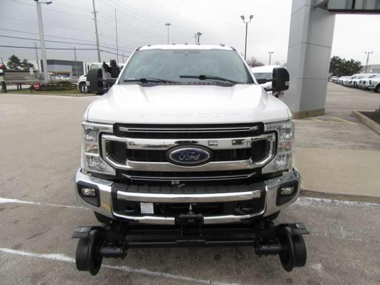 2024 Ford F-250 GAS CREW CAB 4X4 XLT 6.8FT BOX NEW HI-RAIL PACKAGE Photo