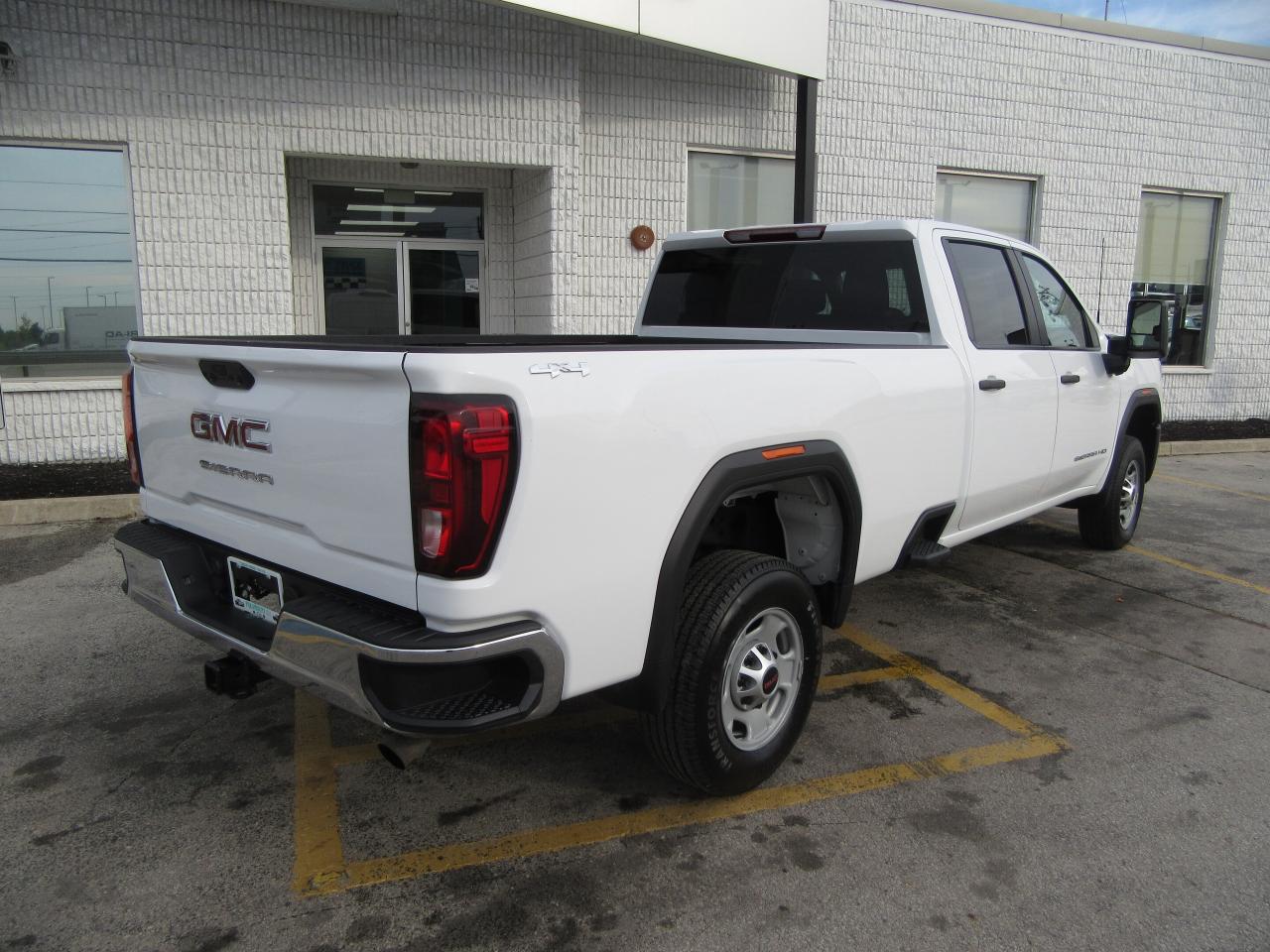 2024 GMC 2500 GAS CREW CAB 4X4 8FT LONG BOX Photo2