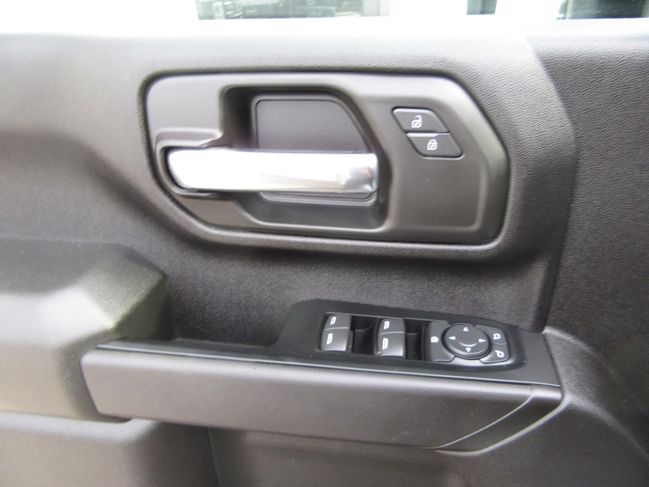 2024 GMC 2500 GAS CREW CAB 4X4 8FT LONG BOX Photo