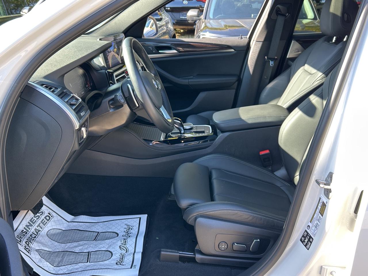 2025 BMW X4 HEADS UP DISPLAY, CARPLAY, PANOROOF,AMBIENT LIGHTS Photo