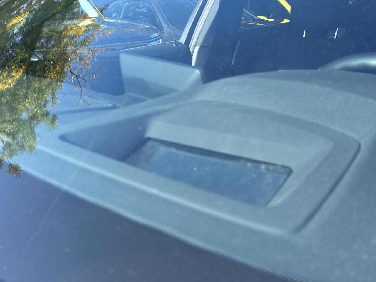 2025 BMW X4 HEADS UP DISPLAY, CARPLAY, PANOROOF,AMBIENT LIGHTS Photo