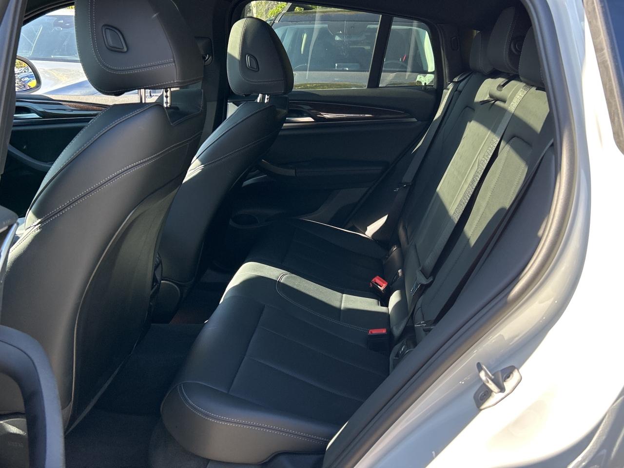 2025 BMW X4 HEADS UP DISPLAY, CARPLAY, PANOROOF,AMBIENT LIGHTS Photo