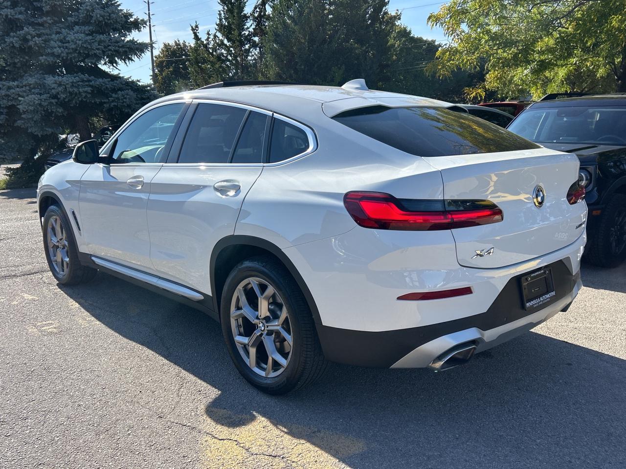 2025 BMW X4 HEADS UP DISPLAY, CARPLAY, PANOROOF,AMBIENT LIGHTS Photo