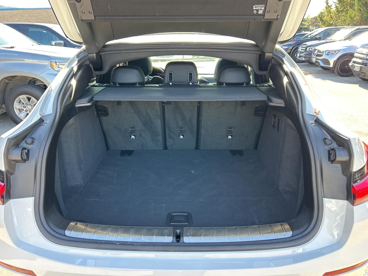 2025 BMW X4 HEADS UP DISPLAY, CARPLAY, PANOROOF,AMBIENT LIGHTS Photo