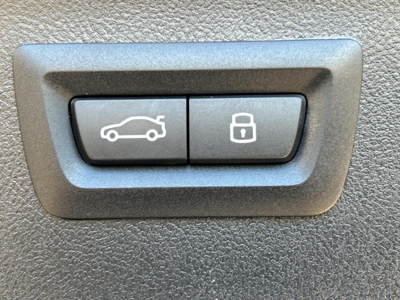 2025 BMW X4 HEADS UP DISPLAY, CARPLAY, PANOROOF,AMBIENT LIGHTS Photo