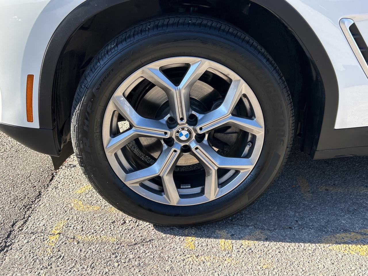 2025 BMW X4 HEADS UP DISPLAY, CARPLAY, PANOROOF,AMBIENT LIGHTS Photo