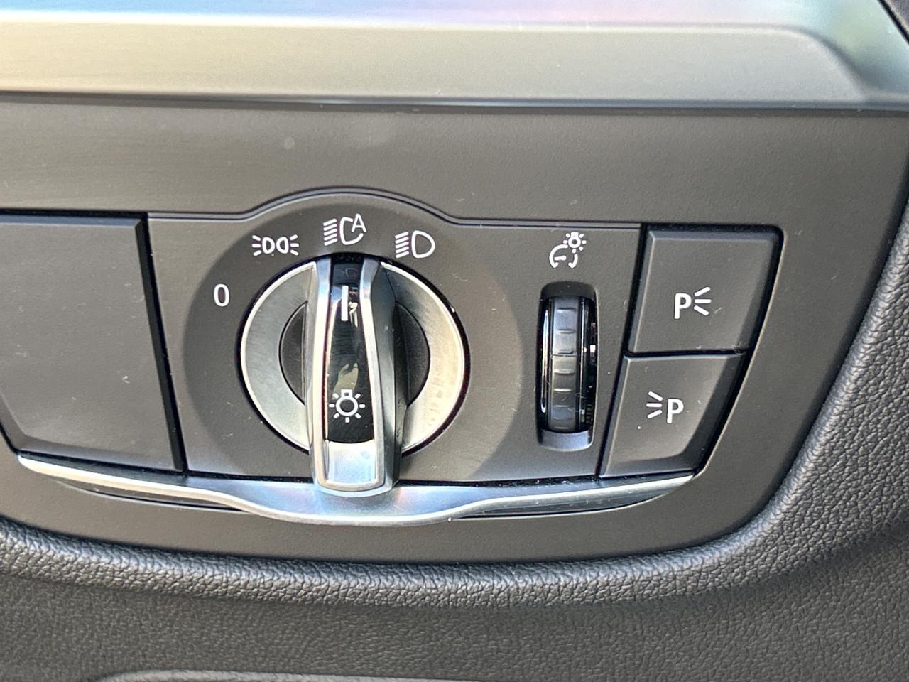 2025 BMW X4 HEADS UP DISPLAY, CARPLAY, PANOROOF,AMBIENT LIGHTS Photo