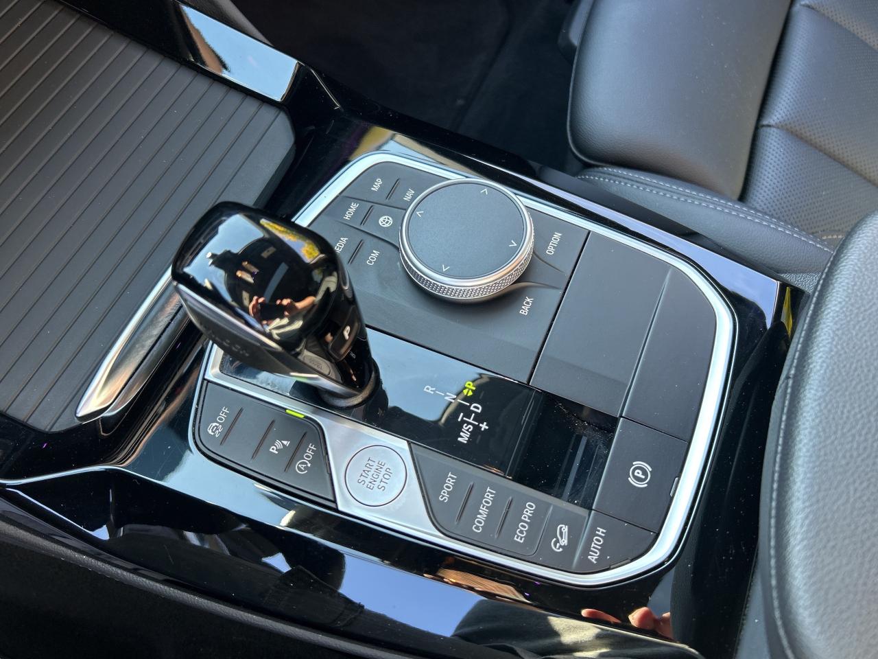 2025 BMW X4 HEADS UP DISPLAY, CARPLAY, PANOROOF,AMBIENT LIGHTS Photo