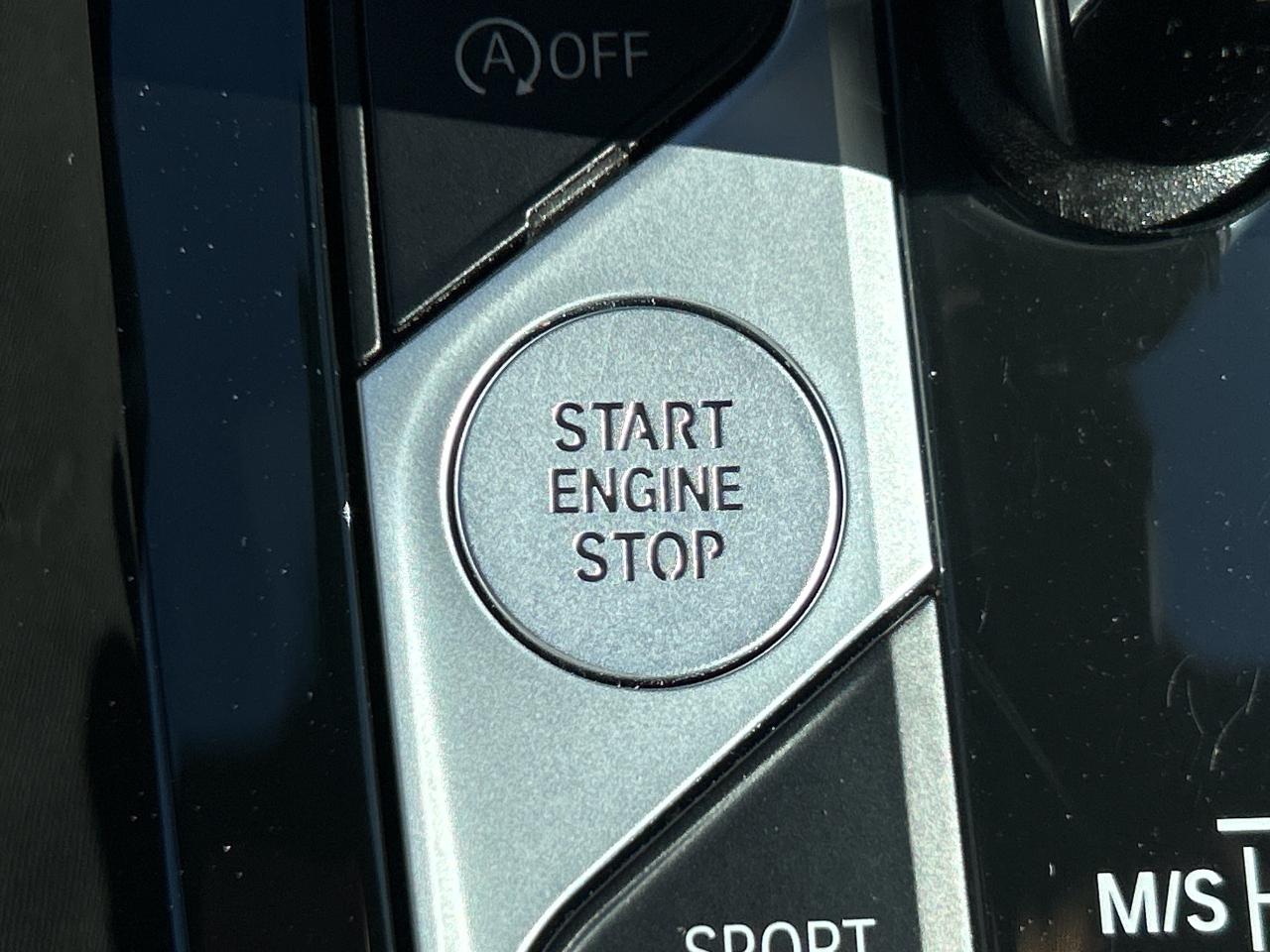 2025 BMW X4 HEADS UP DISPLAY, CARPLAY, PANOROOF,AMBIENT LIGHTS Photo