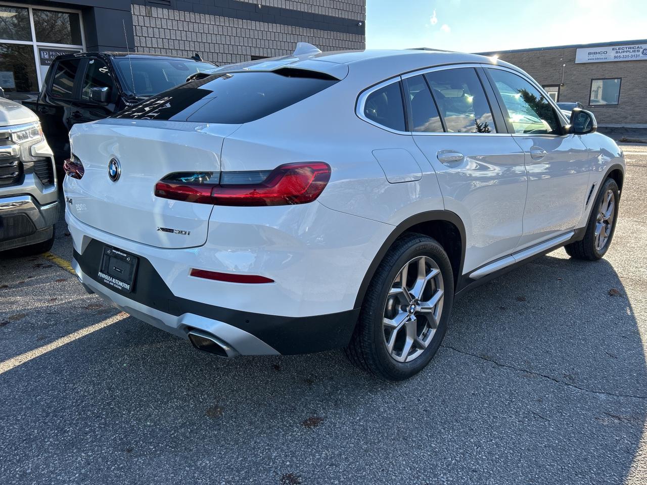 2025 BMW X4 HEADS UP DISPLAY, CARPLAY, PANOROOF,AMBIENT LIGHTS Photo