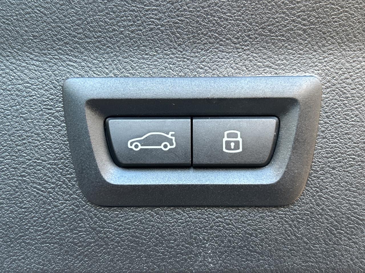 2025 BMW X4 HEADS UP DISPLAY, CARPLAY, PANOROOF,AMBIENT LIGHTS Photo