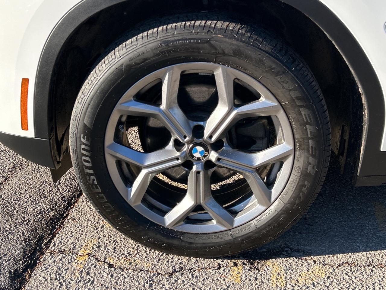 2025 BMW X4 HEADS UP DISPLAY, CARPLAY, PANOROOF,AMBIENT LIGHTS Photo