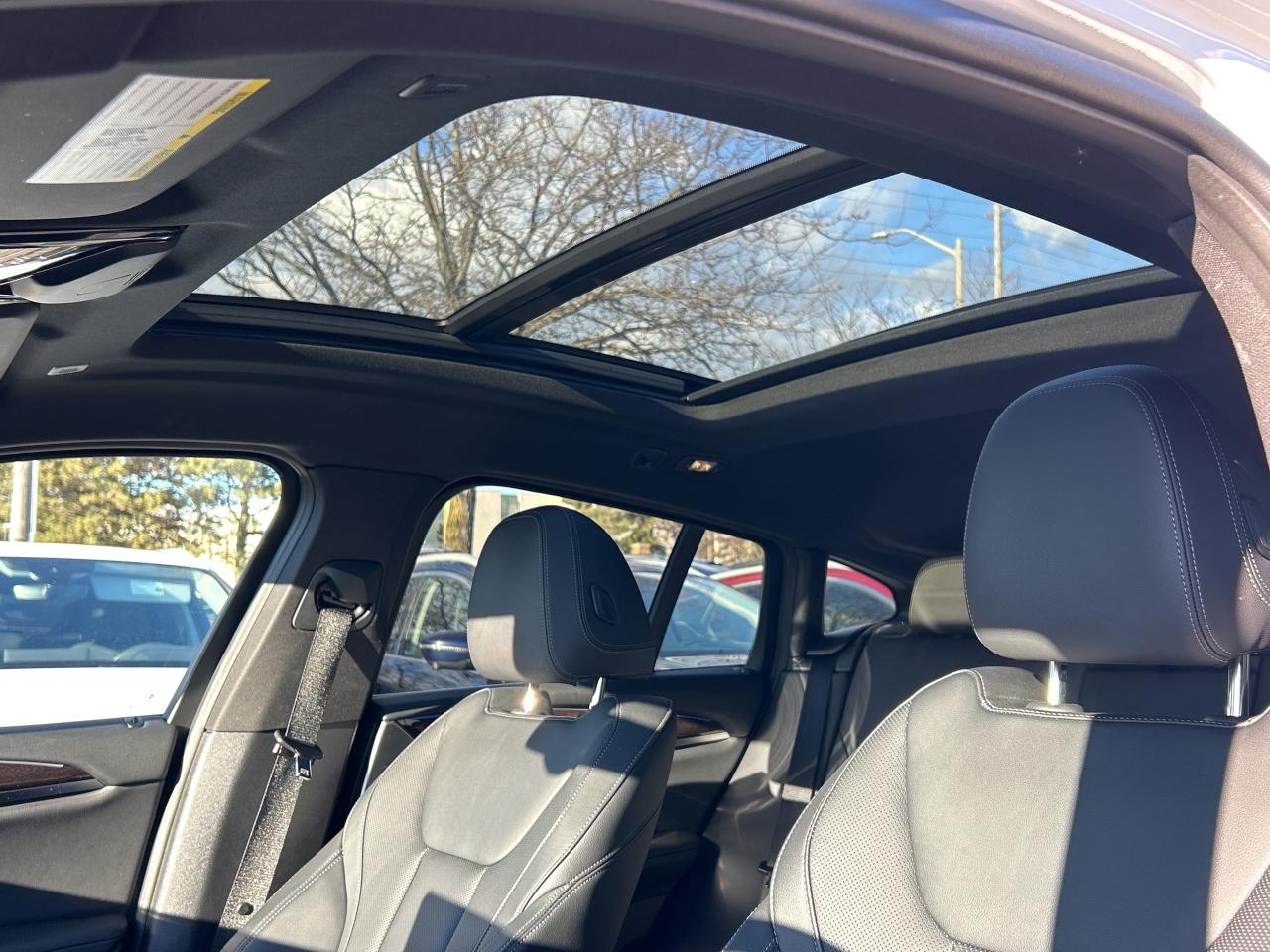 2025 BMW X4 HEADS UP DISPLAY, CARPLAY, PANOROOF,AMBIENT LIGHTS Photo