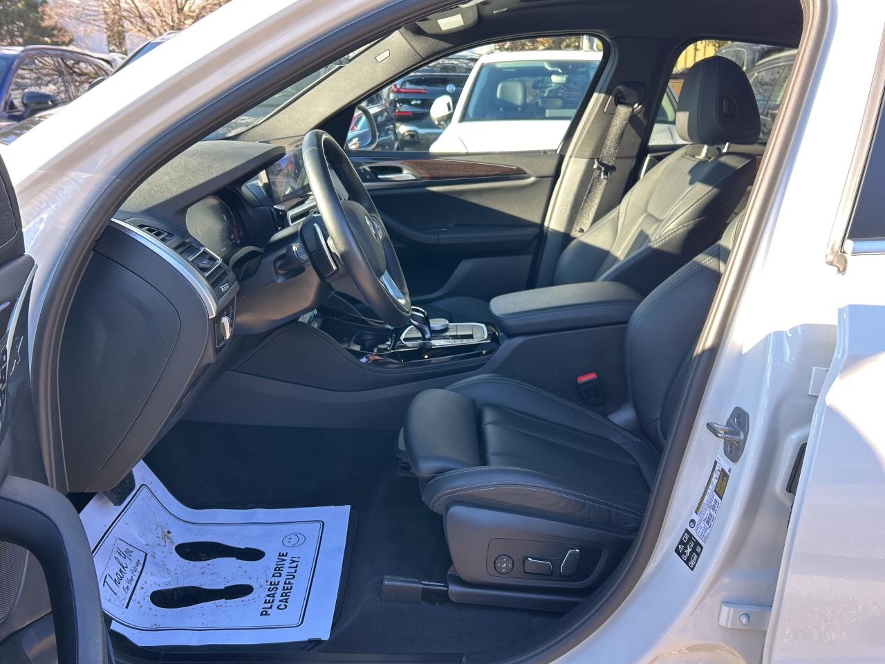 2025 BMW X4 HEADS UP DISPLAY, CARPLAY, PANOROOF,AMBIENT LIGHTS Photo