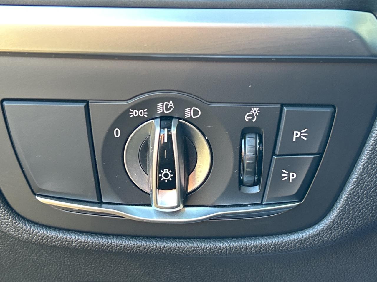 2025 BMW X4 HEADS UP DISPLAY, CARPLAY, PANOROOF,AMBIENT LIGHTS Photo