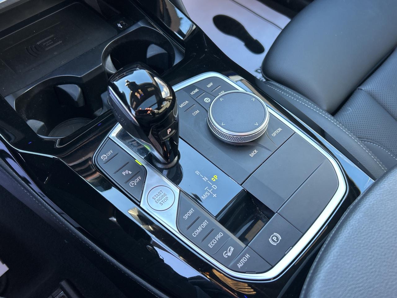 2025 BMW X4 HEADS UP DISPLAY, CARPLAY, PANOROOF,AMBIENT LIGHTS Photo