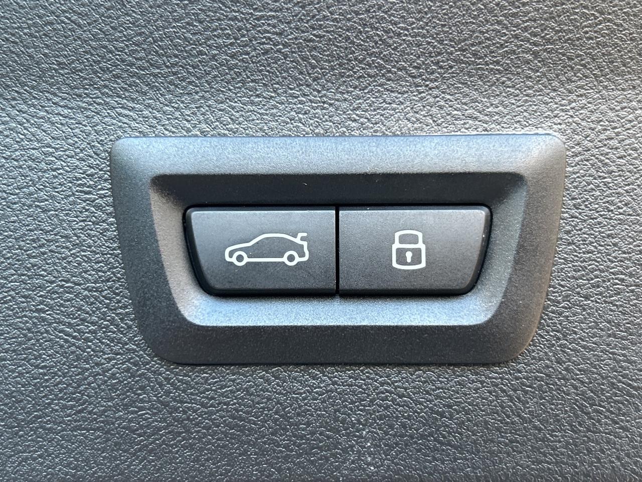 2025 BMW X4 HEADS UP DISPLAY, CARPLAY, PANOROOF,AMBIENT LIGHTS Photo