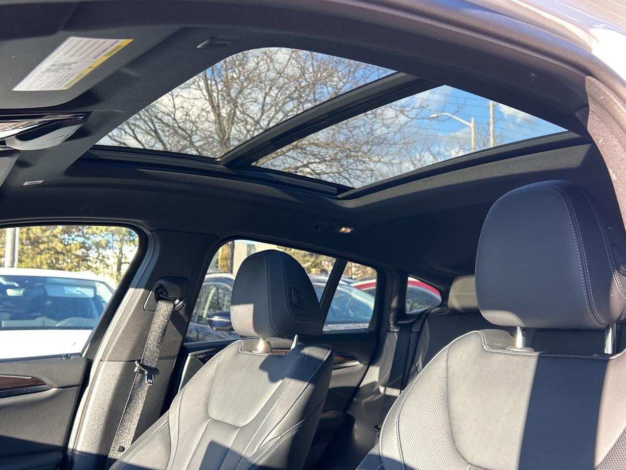 2025 BMW X4 HEADS UP DISPLAY, CARPLAY, PANOROOF,AMBIENT LIGHTS Photo